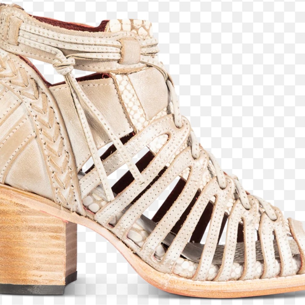 Freebirds Wazee beige size 9 fits size 10 these run large. Brand new never worn